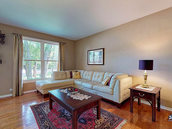 4th image of 1038 Williamsburg Cir