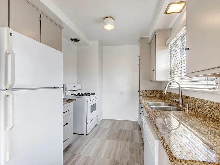 1011 19th Street in Santa Monica - North of Wilshire Blvd! — Photo 6