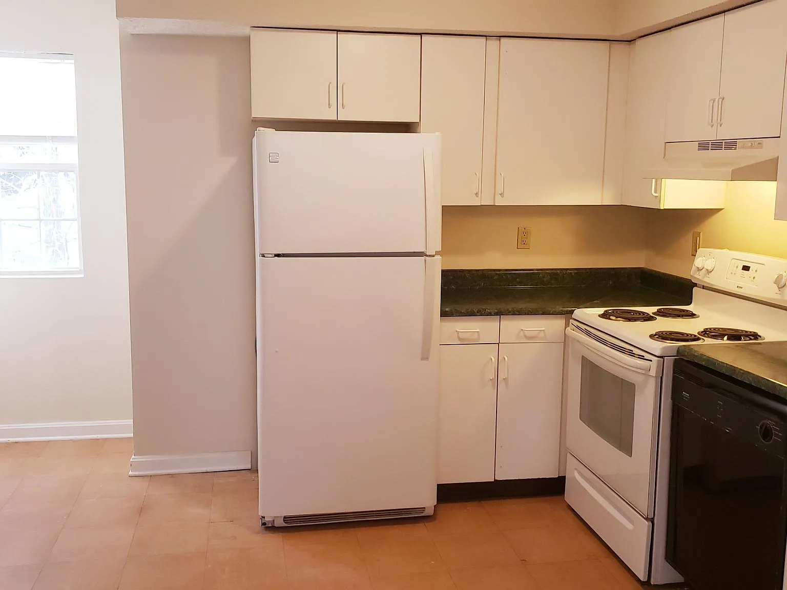 2 bed, 800 sqft, $1,600 — Photo 3