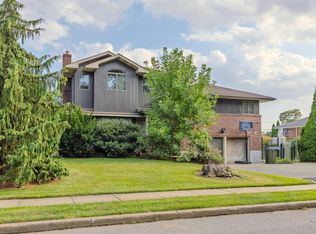 31 Morris Dr, Syosset, NY 11791
