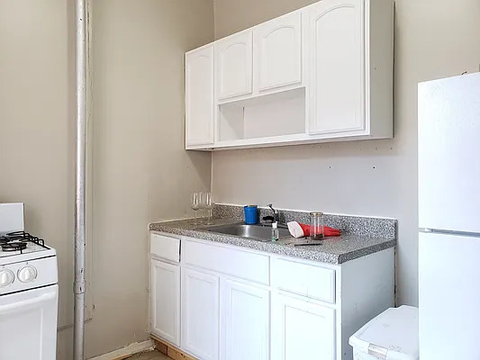 Rented by Signature Property Realty | media 17