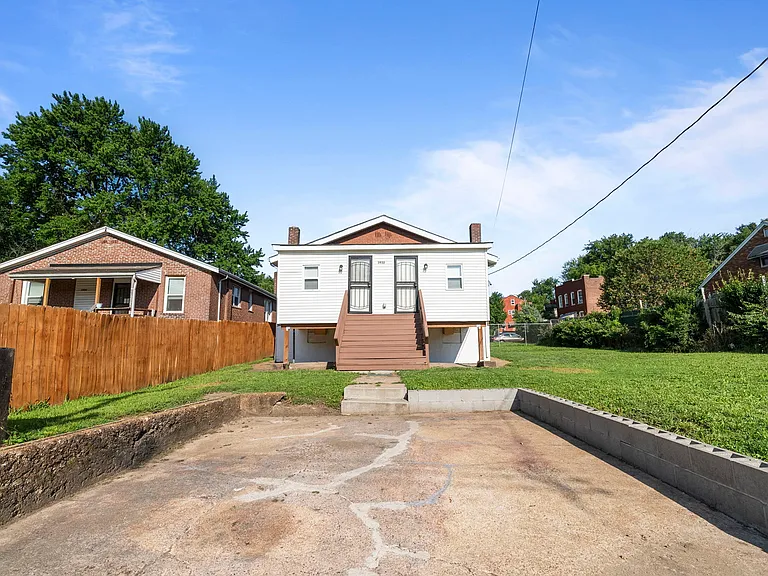3932 Missouri Ave — Photo 3