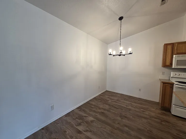 127 E Jadynn Ct — Photo 12