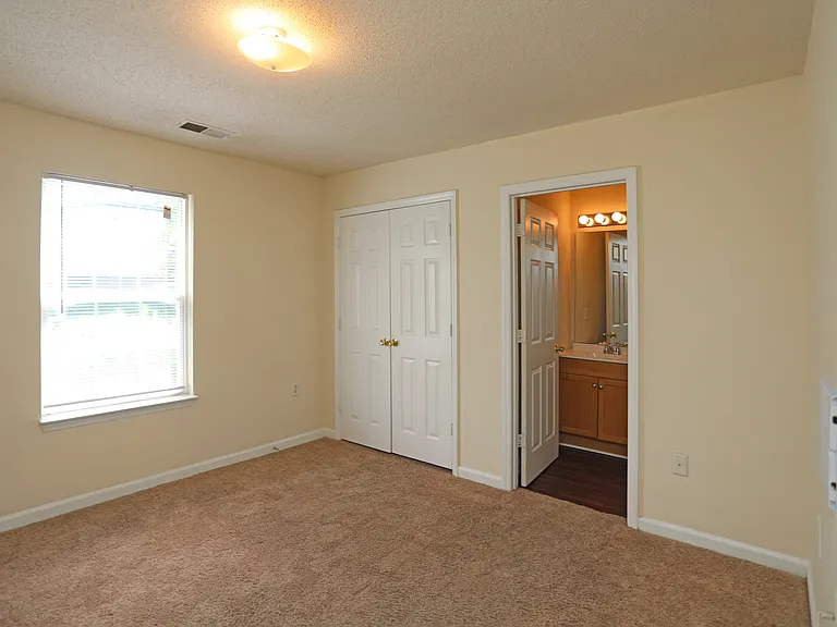 Reynolds Place Apartments — Photo 66