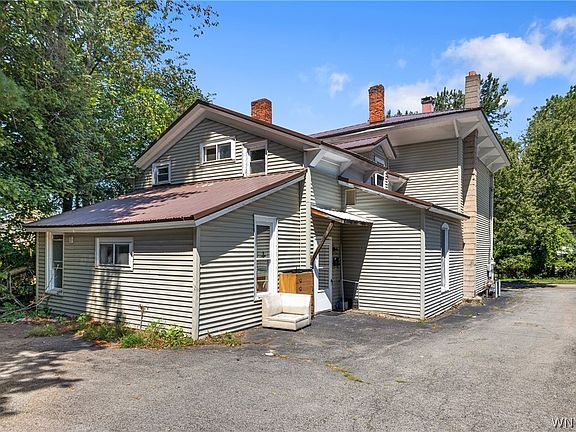 3rd image of 105 Water St