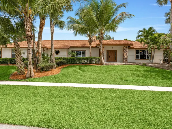 21 Whispering Oaks Circle, West Palm Beach, FL 33411
