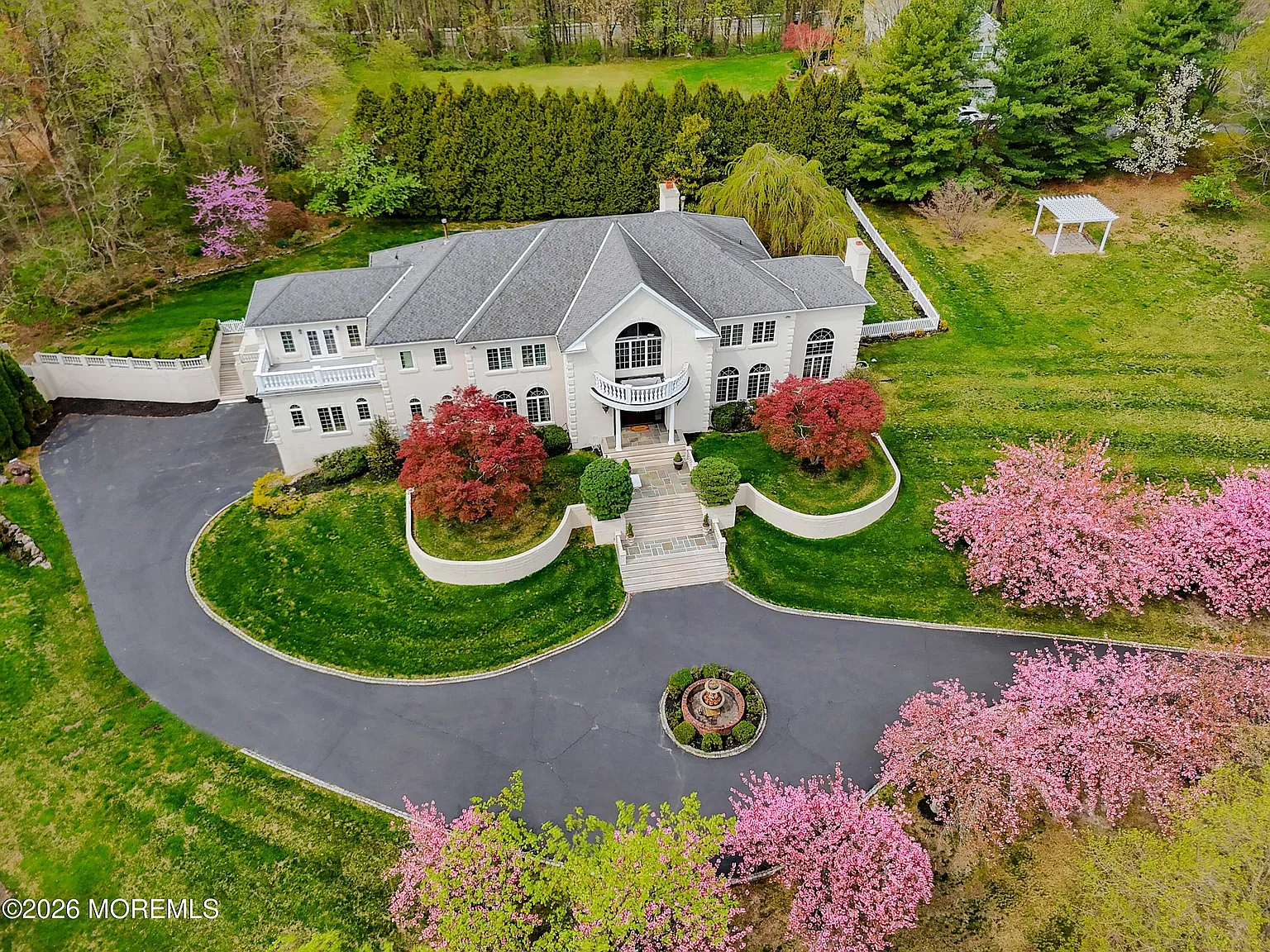 5 bed, 4.5 bath, 6608 sqft, $12,000 — Photo 2