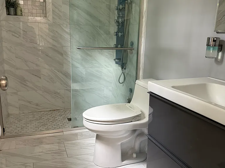 220 Revermede Ct — Photo 9
