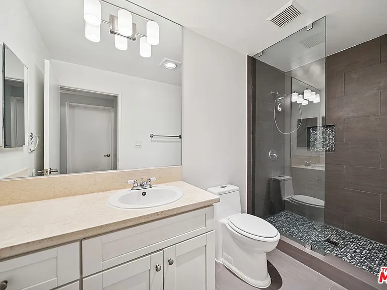 5715 W Olympic Blvd #103 — Photo 15