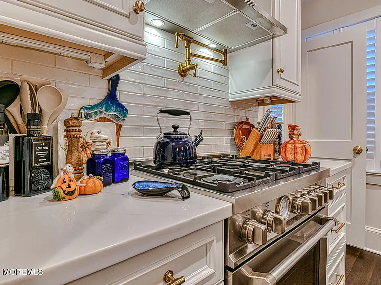 77 Asbury Ave — Photo 14