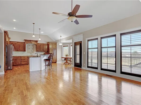 3300 S Brook Ridge Ct, Independence, MO 64057