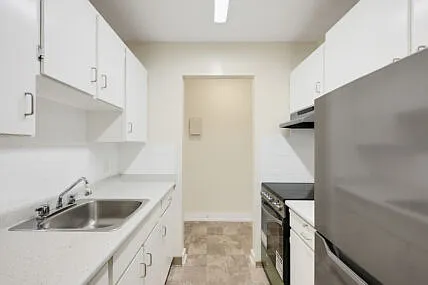 Woodridge Manor Apartments — Photo 4