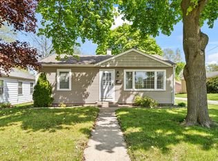 1911 Chestnut St, Waukegan, IL 60087