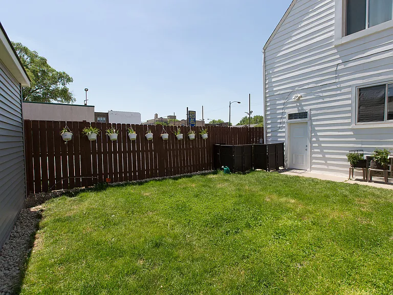 3835 N Western Ave — Photo 23