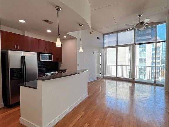 4th image of 44 Peachtree Pl NW Unit 2030
