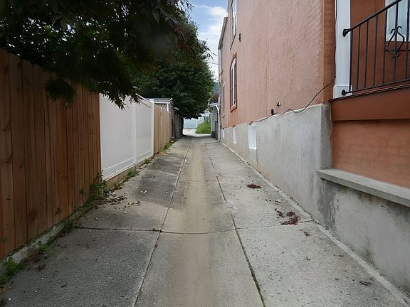 4th image of 1228 Pike St
