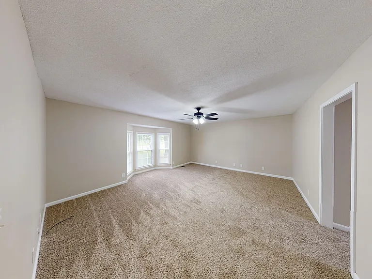1487 Nichols Dr — Photo 3