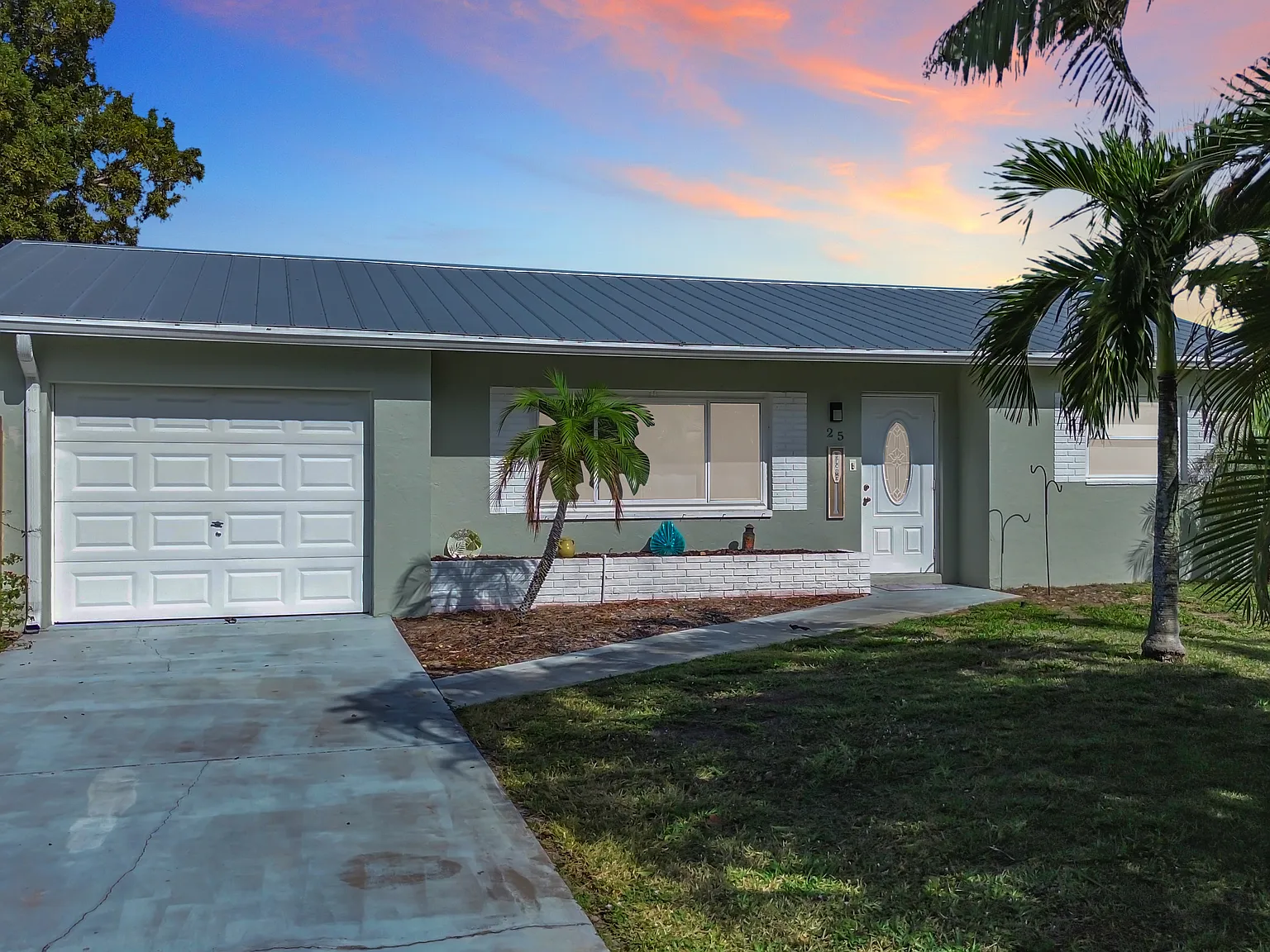 3 bed, 1112 sqft, $5,000 — Photo 2