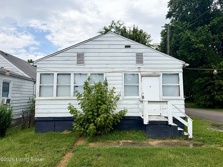 900 Beecher St — Photo 12