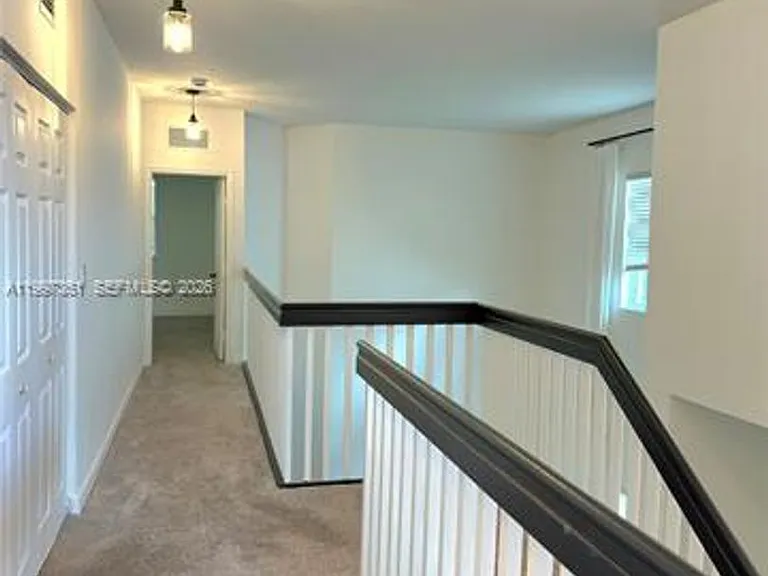 343 NE 36th Ter — Photo 9