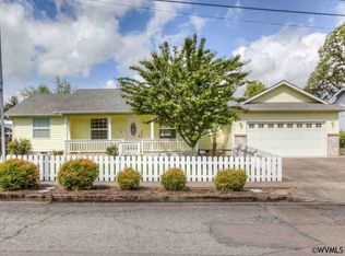 866 8th Ave, Sweet Home, OR 97386