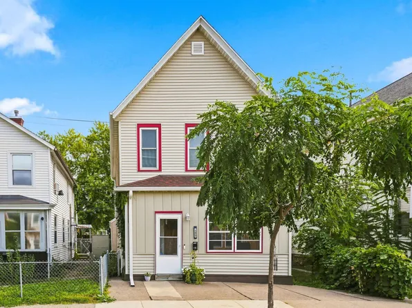 1448 Washington St, Dubuque, IA 52001