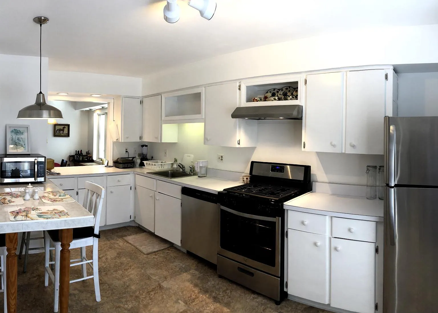 30 Phelps Ave — Photo 2