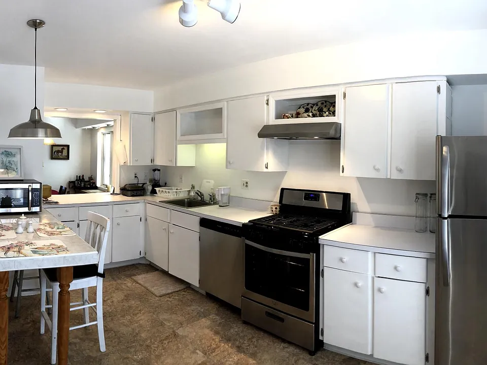 30 Phelps Ave