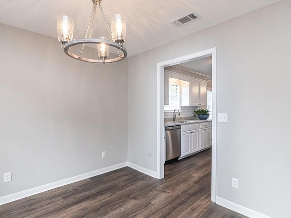 5th image of 105 Pecan Grove Dr