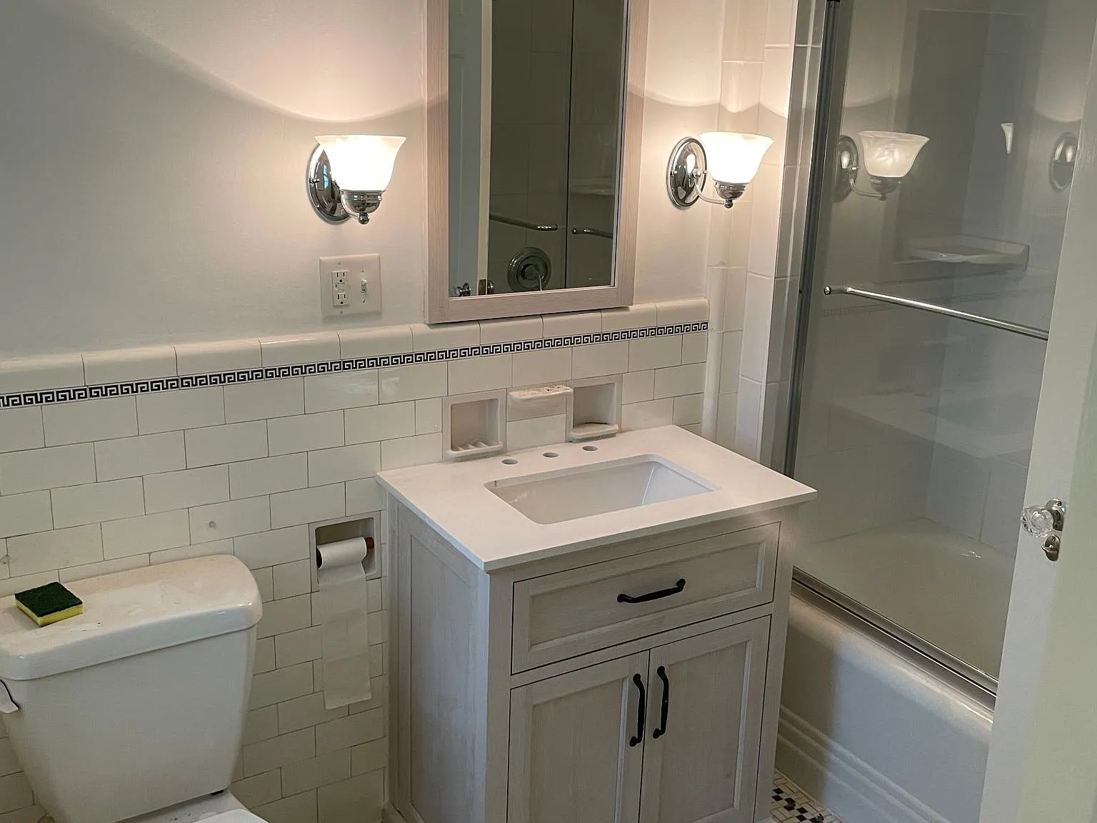 1059 Farmington Ave — Photo 4