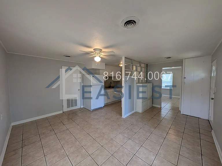 8832 N Forest Ave — Photo 2