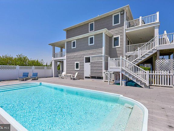 3rd image of 2114 N Bay Shore Dr