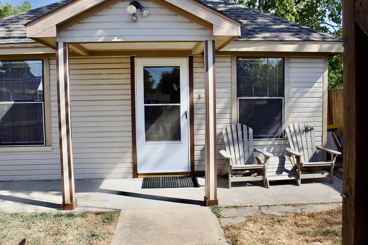 2 bed, 828 sqft, $1,650 — Photo 1
