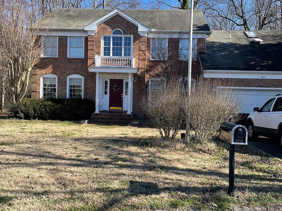 1st image of 304 Pine Ct