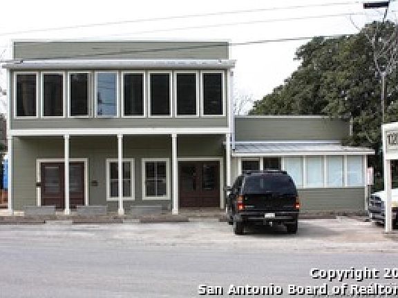 2nd image of 1020 Townsend Ave