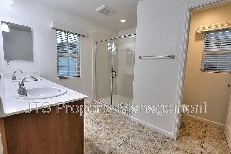 3 bed, 2.5 bath, 1542 sqft, $2,795 — Photo 3