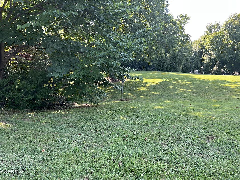 1st image of 370 Parkwood Cir