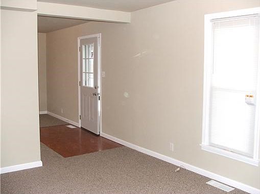 3rd image of 218 Freeman Ave