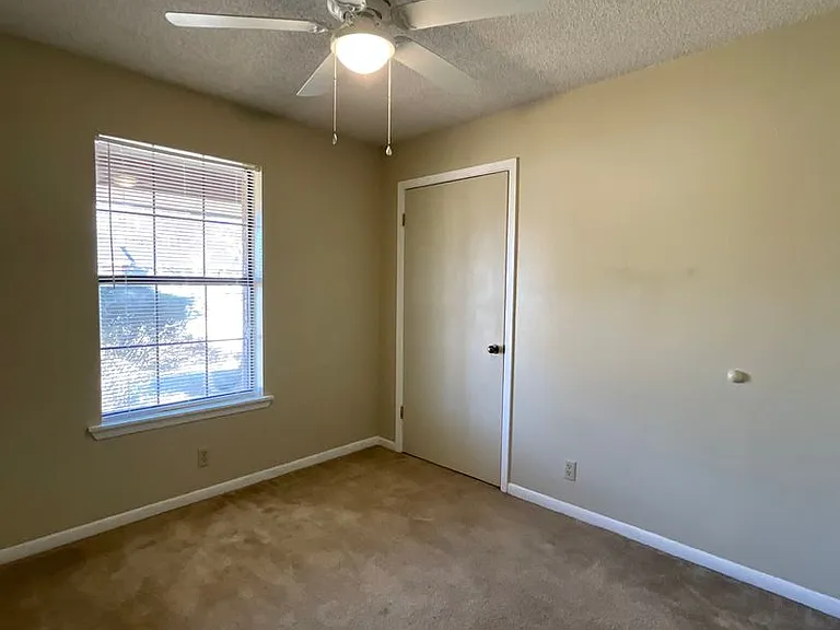 213 Old Oak Ln — Photo 20
