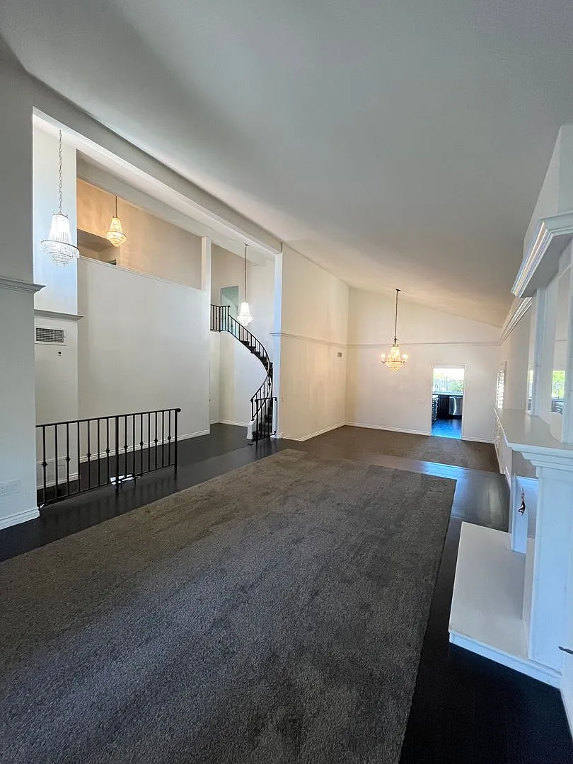 Stunning, Spacious 4BD/3BA Luxurious Home in University City! Only $6,495/mo! — Photo 2