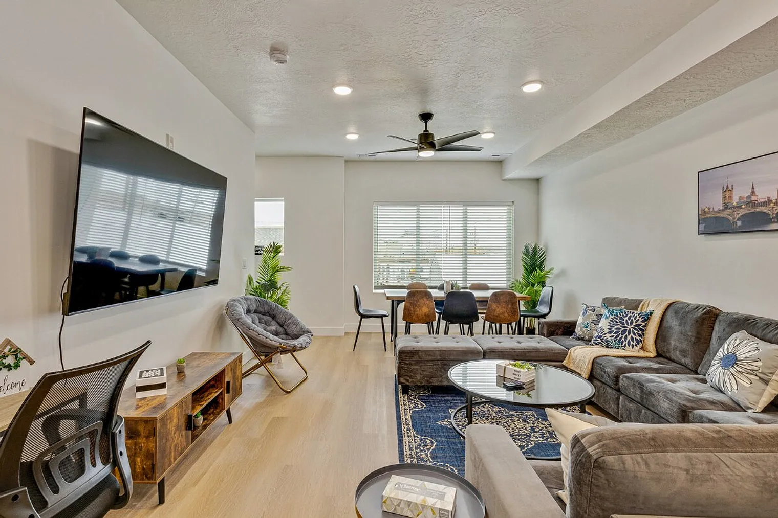 3 bed, 2.0 bath, 990 sqft, $4,465 — Photo 3