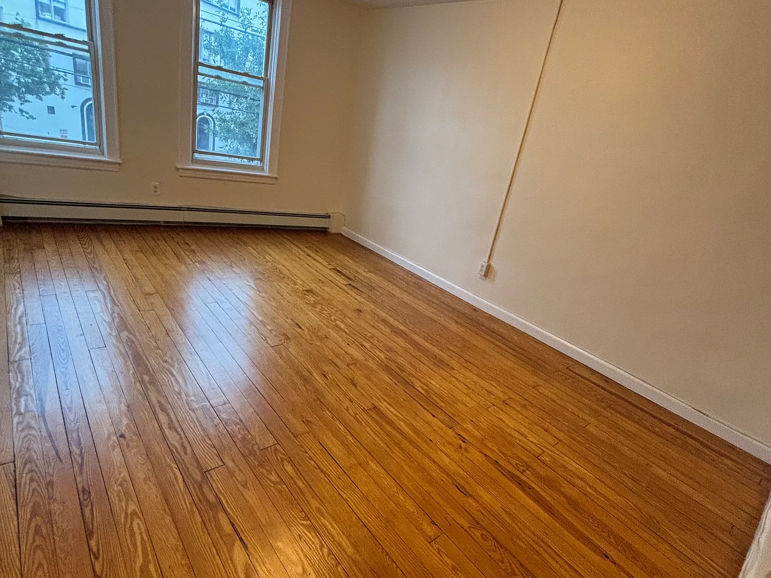 2 bed, 900 sqft, $2,400 — Photo 2