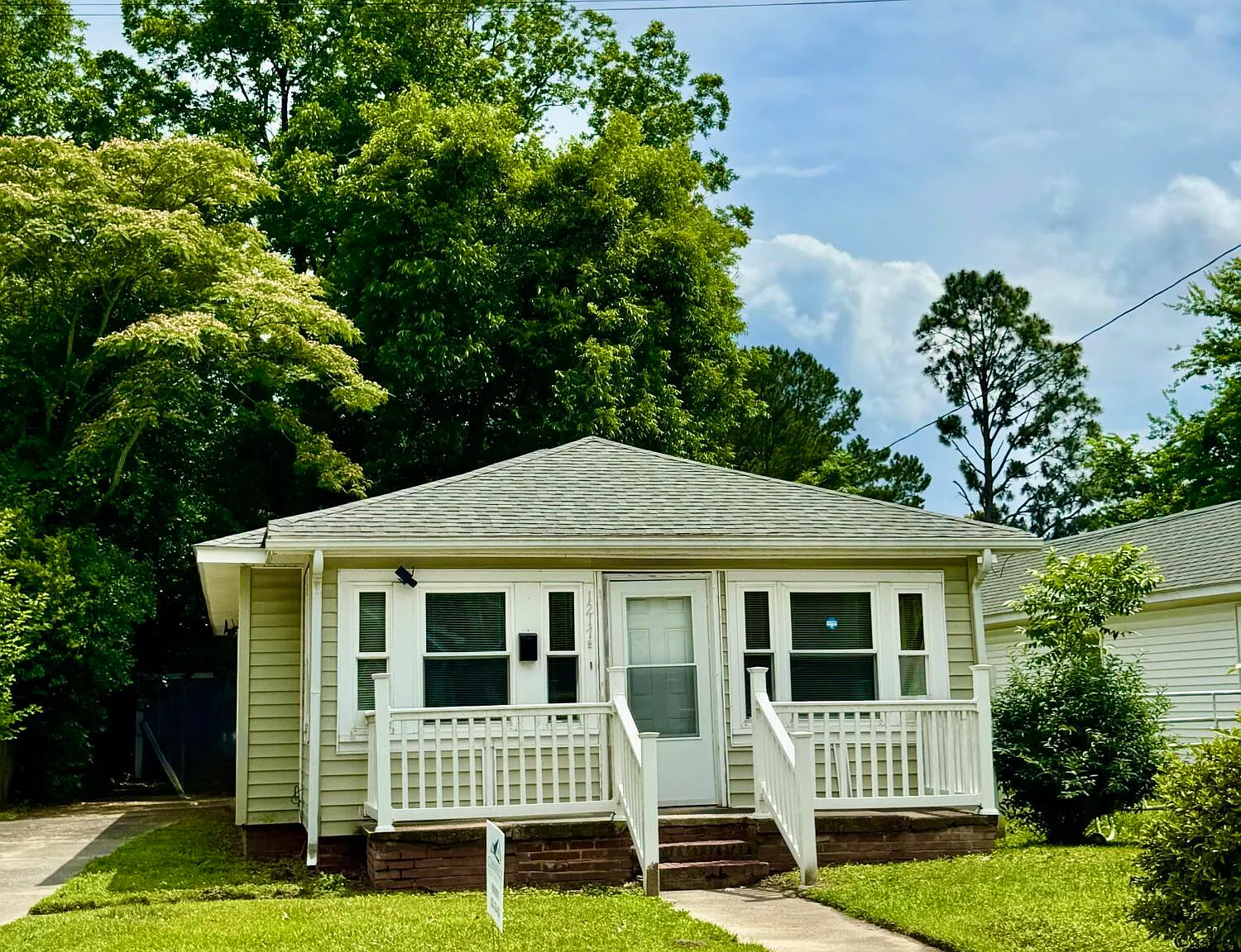 3 bed, 1.0 bath, $1,000 — Photo 1
