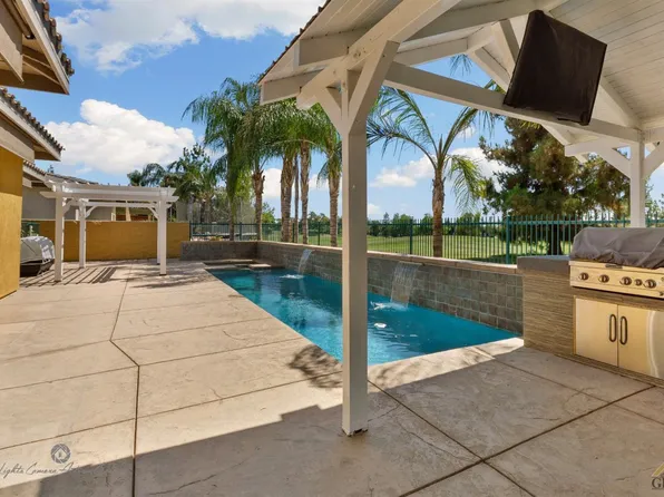 5011 Pelican Hill Dr, Bakersfield, CA 93312