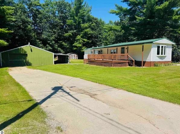 118 Maple St, Fife Lake, MI 49633