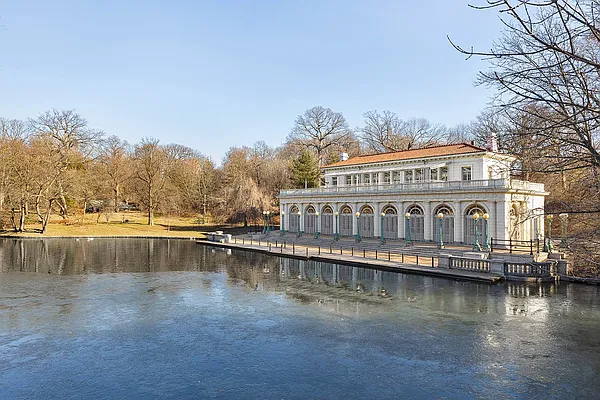 Sold by Compass | media 17