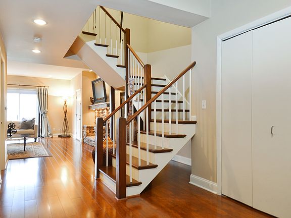 3rd image of 670 Ballantrae Dr APT C