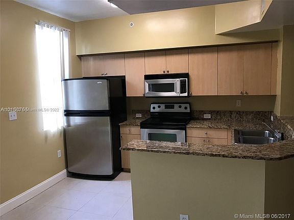 4th image of 2991 NE 185th St APT 1704