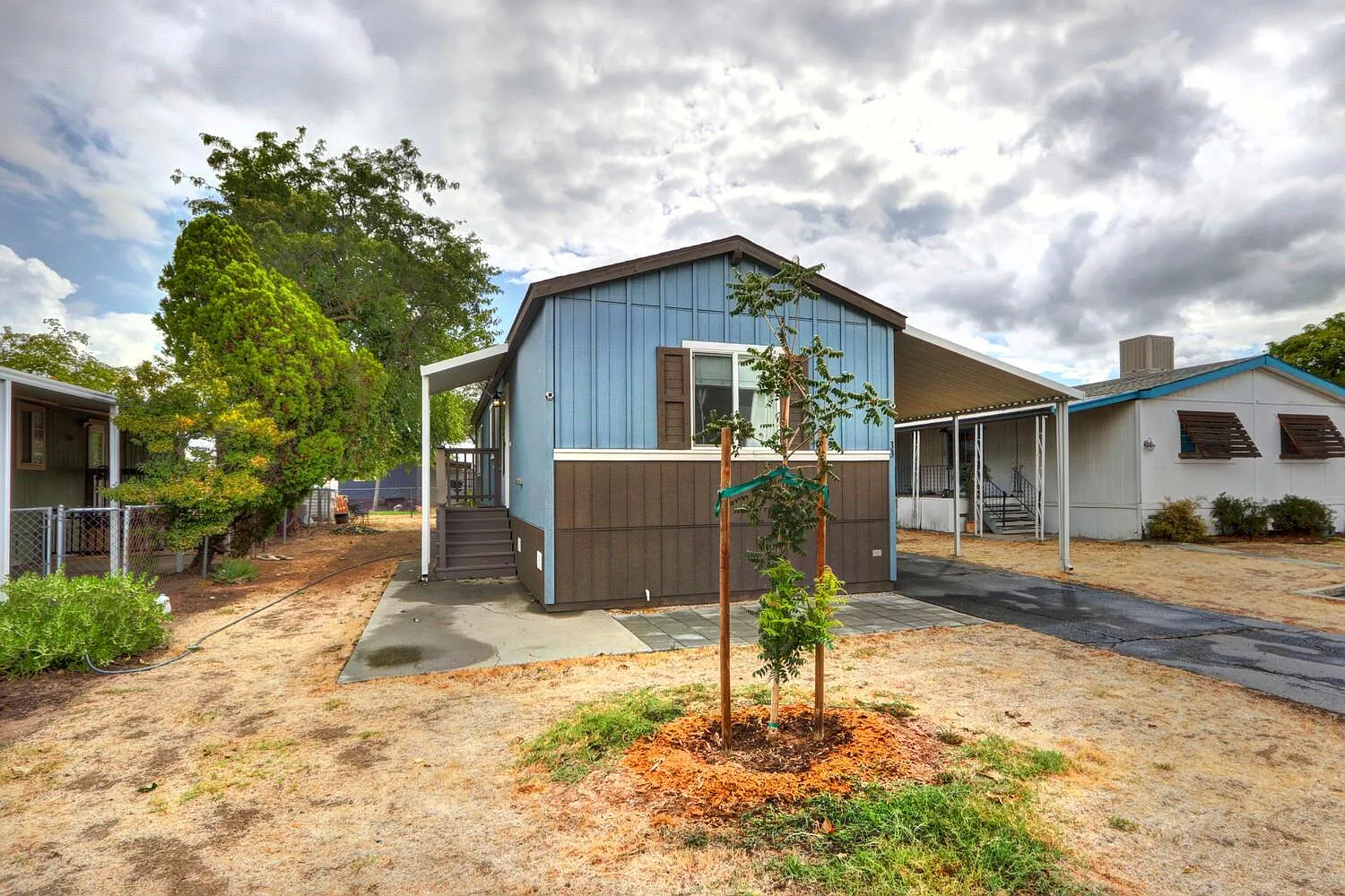 33 Village Green Dr photo 1