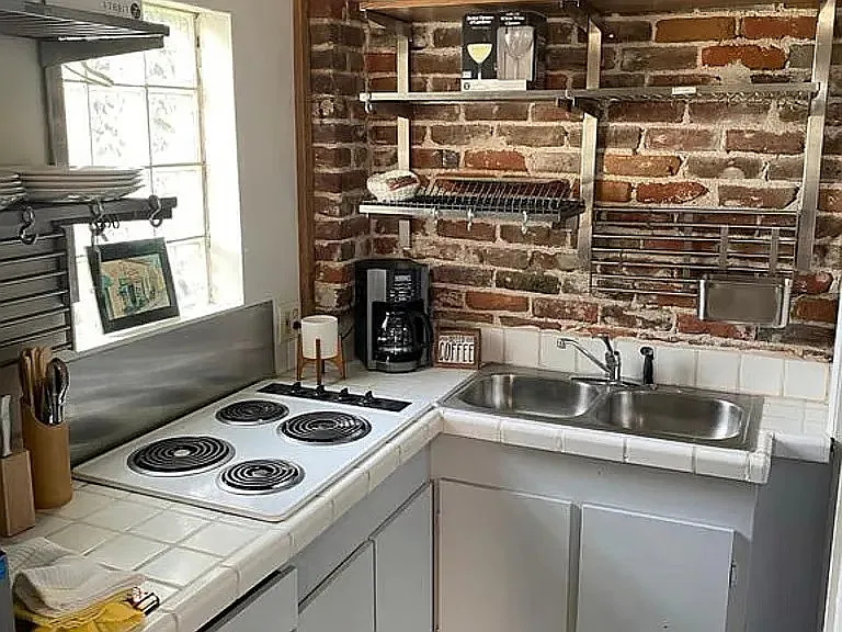 825 N Conyer St — Photo 6